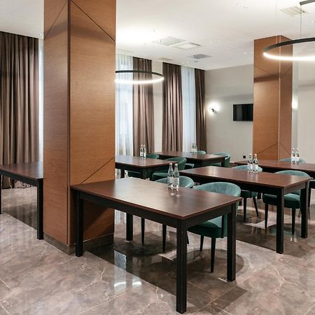 Raavah Aparthotel Алма Ата Екстериор снимка