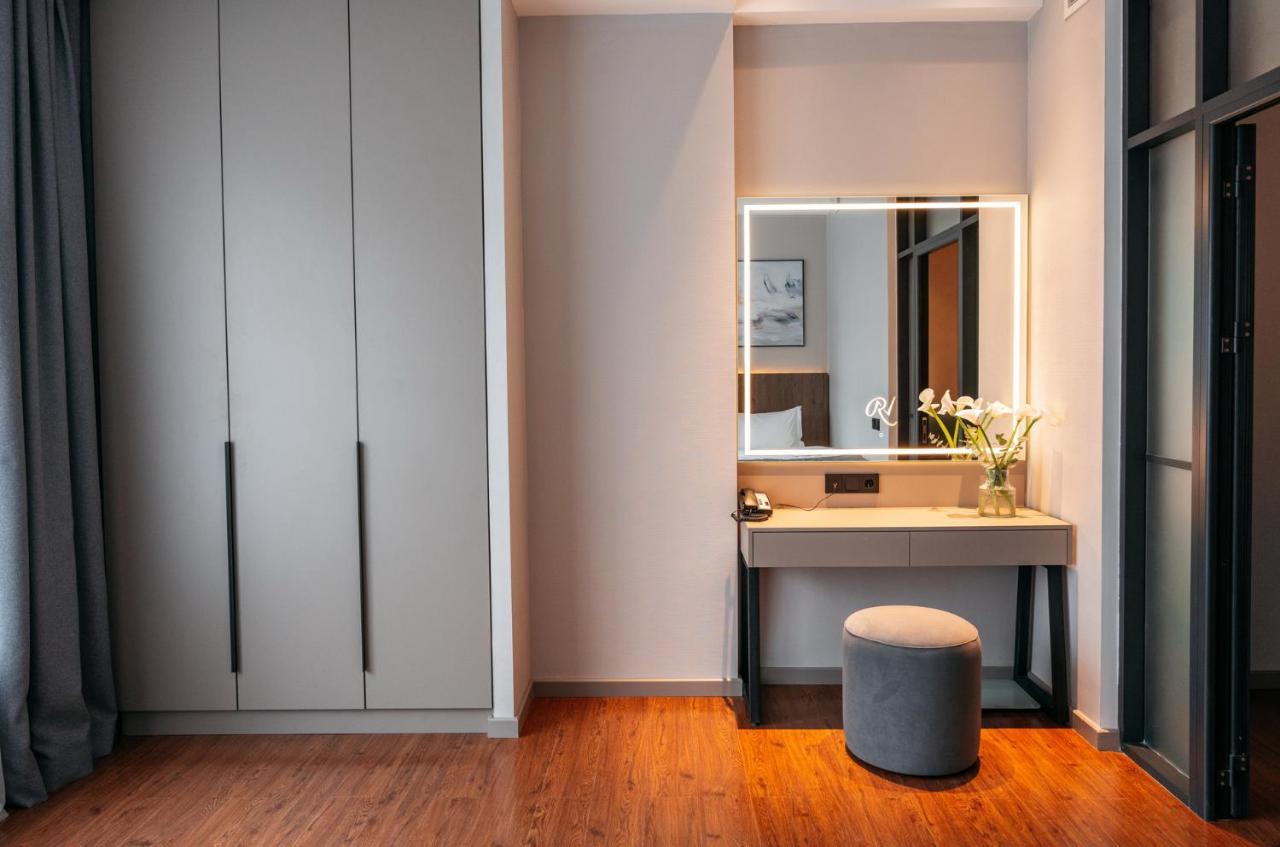 Raavah Aparthotel Алма Ата Екстериор снимка