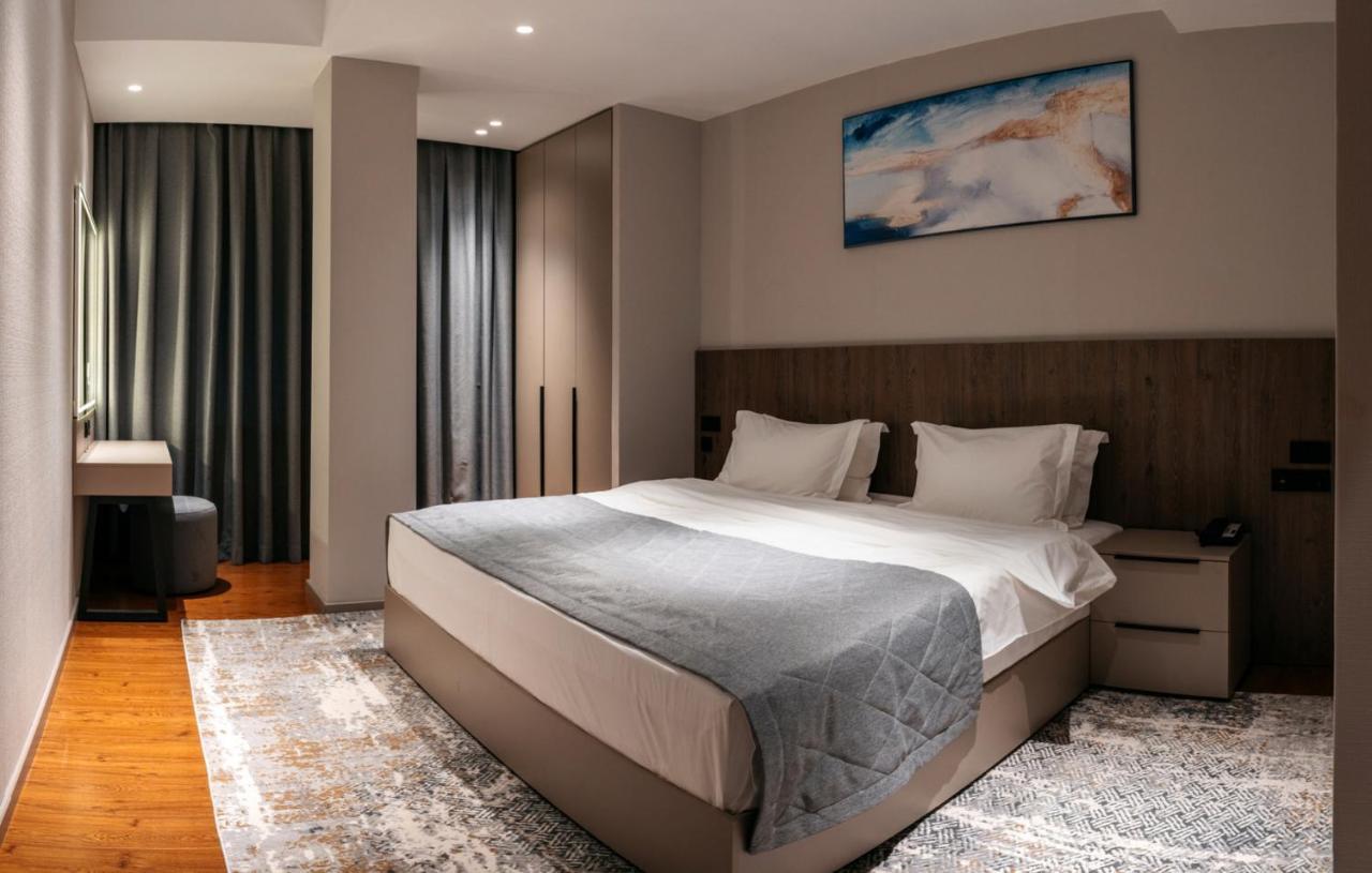 Raavah Aparthotel Алма Ата Екстериор снимка