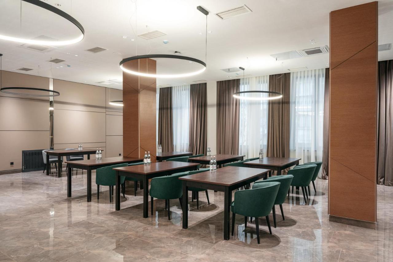 Raavah Aparthotel Алма Ата Екстериор снимка