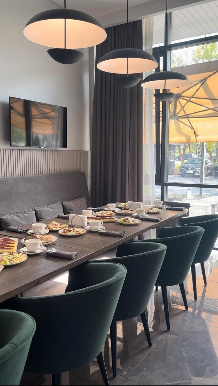 Raavah Aparthotel Алма Ата Екстериор снимка