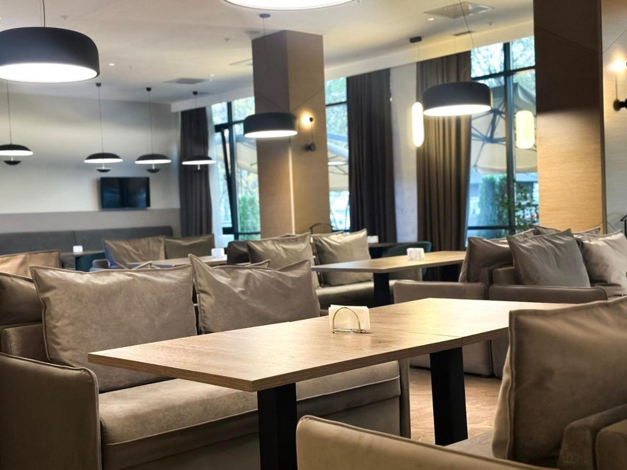 Raavah Aparthotel Алма Ата Екстериор снимка