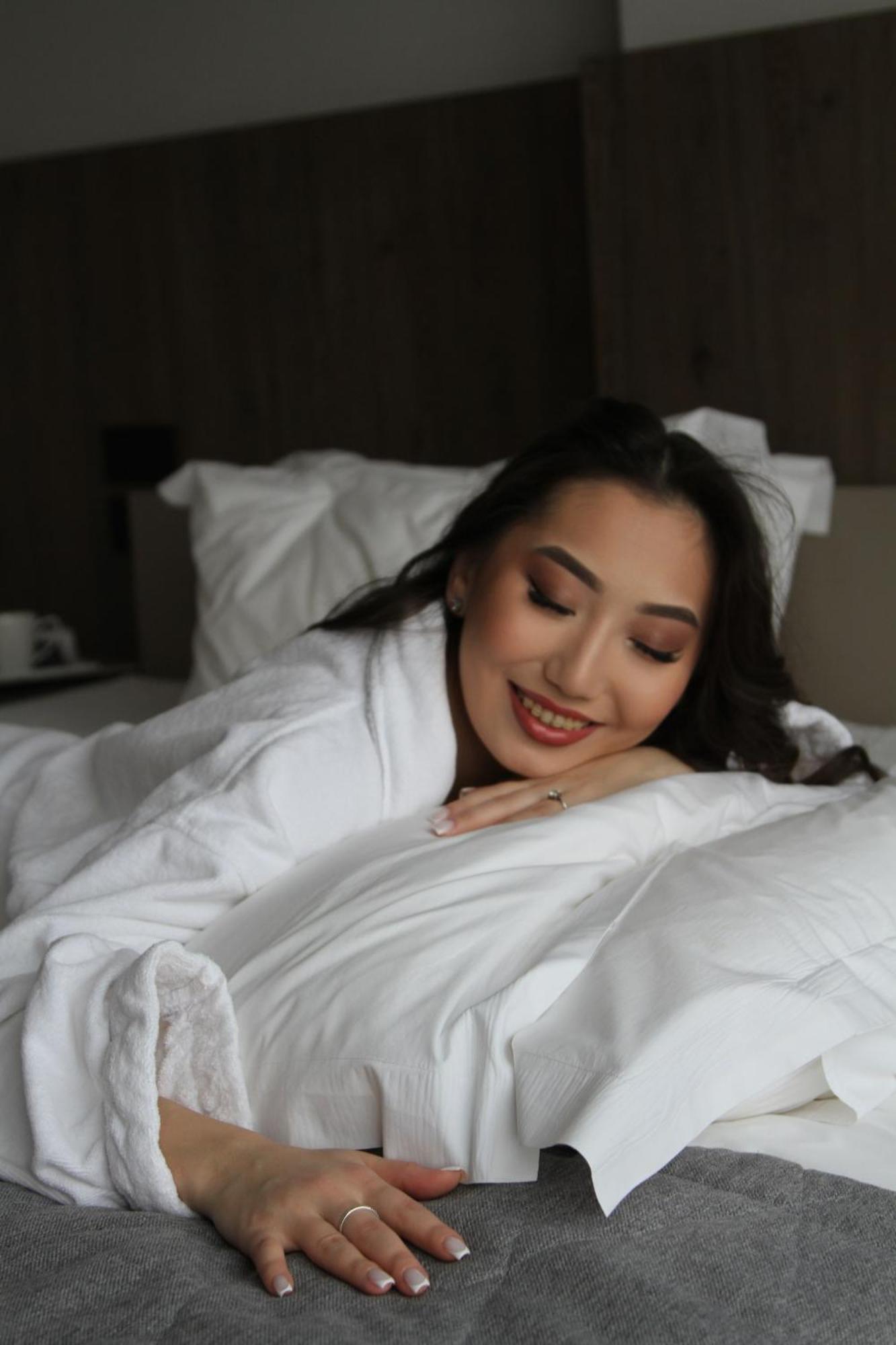 Raavah Aparthotel Алма Ата Екстериор снимка