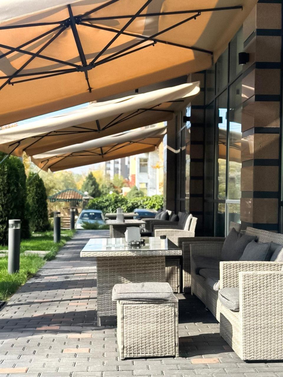 Raavah Aparthotel Алма Ата Екстериор снимка